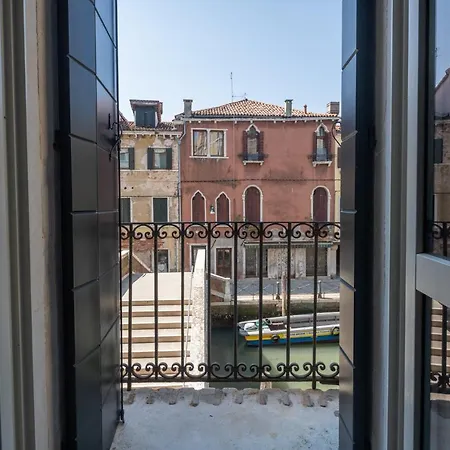Appartement Lion Palace - San Marco R&r Venetië