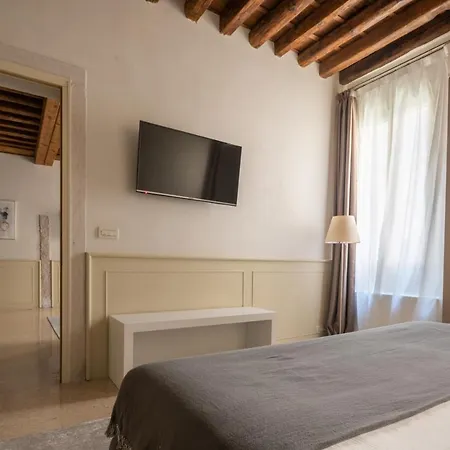 Appartement Lion Palace - San Marco R&r Venetië