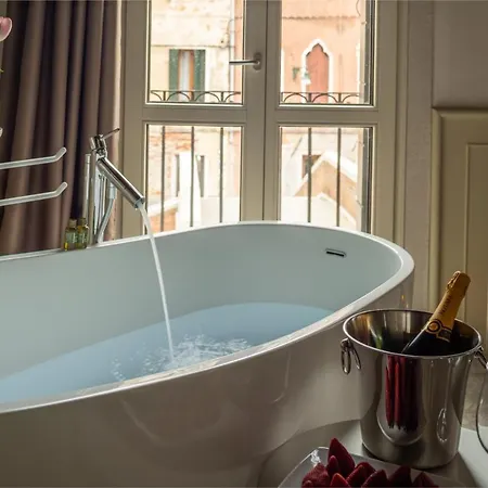 Lion Palace - San Marco R&r Venedik