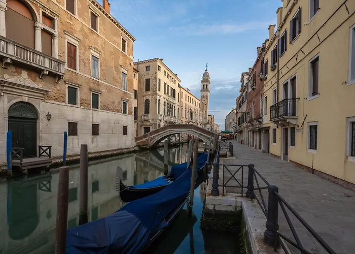 Apartment Lion Palace - San Marco R&r