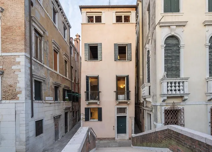 Lion Palace - San Marco R&r Apartment