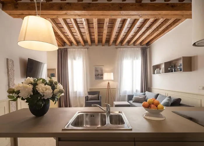 Apartment Lion Palace - San Marco R&r