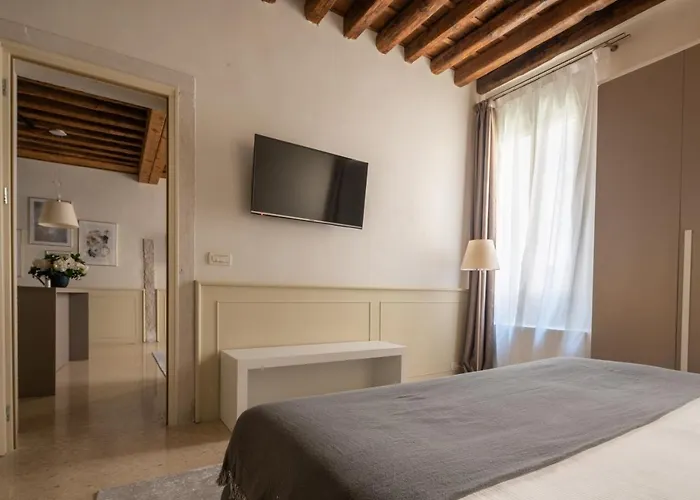 Apartment Lion Palace - San Marco R&r Venice