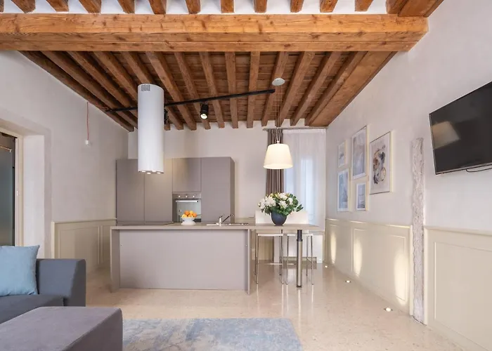 Apartment Lion Palace - San Marco R&r