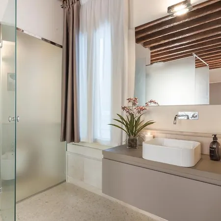Lion Palace - San Marco R&r Apartamento