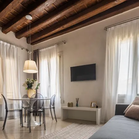 Lion Palace - San Marco R&r Apartamento